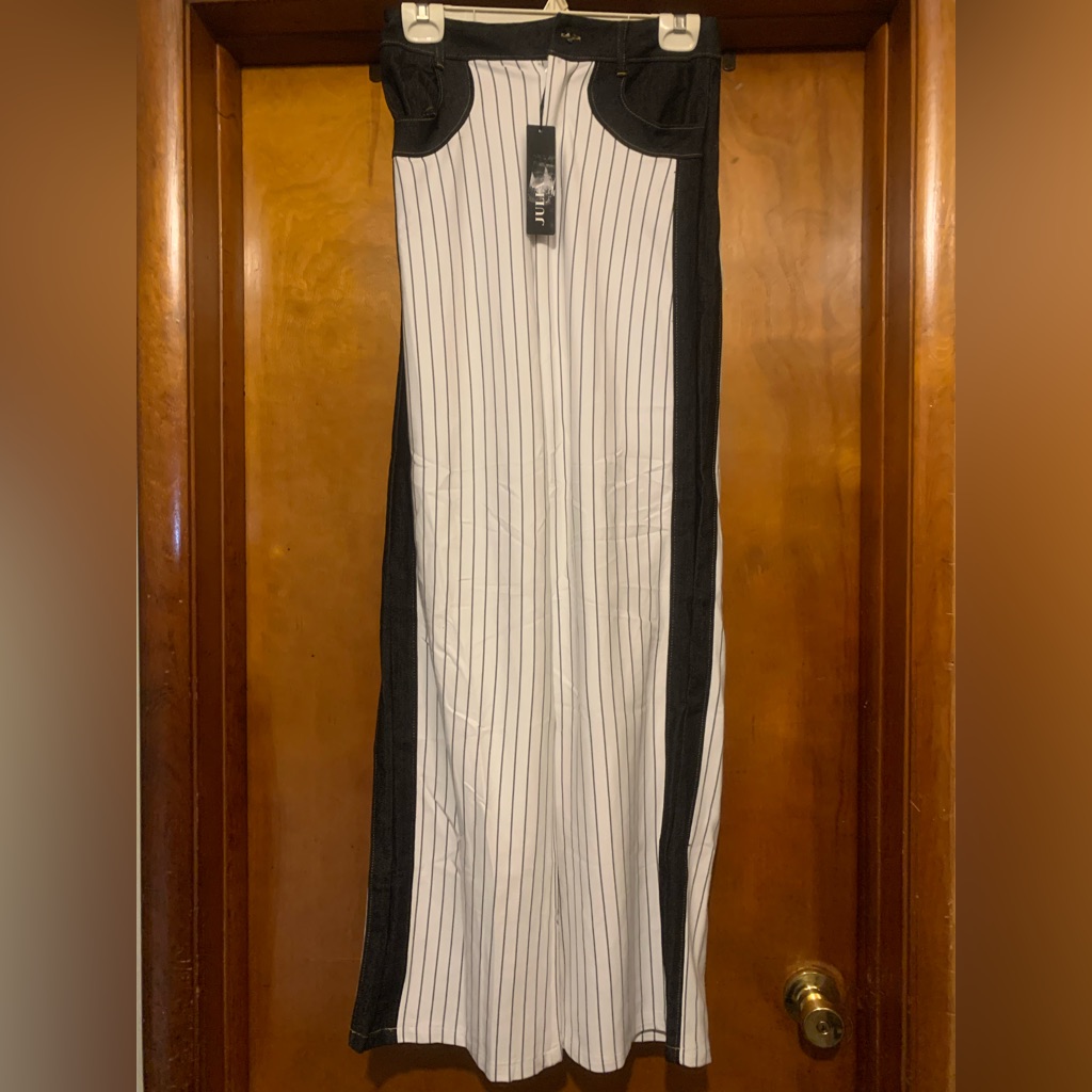 Nwt Julia By Love J Size S White Pinstripe/Black Denim Pants